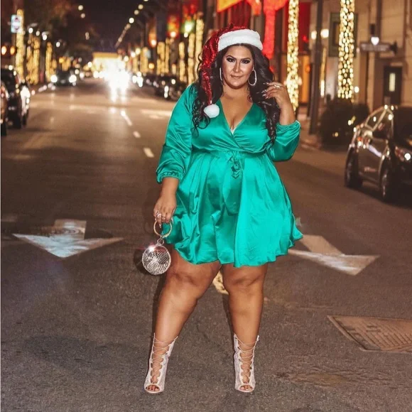Fashion To Figure Dresses | Green Fashion To Figure Wrap Dress | Color: Green | Size: 2x | Cococurvycloset's Closet Fashion To Figure Dresses | Green Fashion To Figure Wrap Dress | Color: Green | Size: 2x | Cococurvycloset's Closet